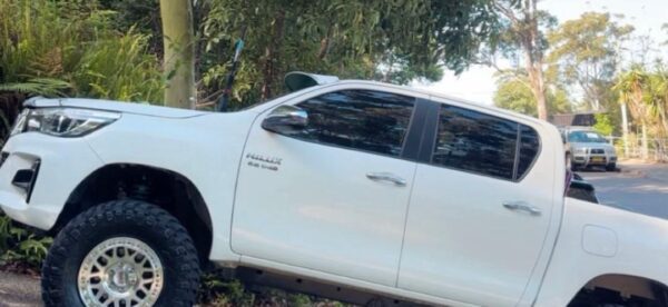 N80 Hilux Sun visor