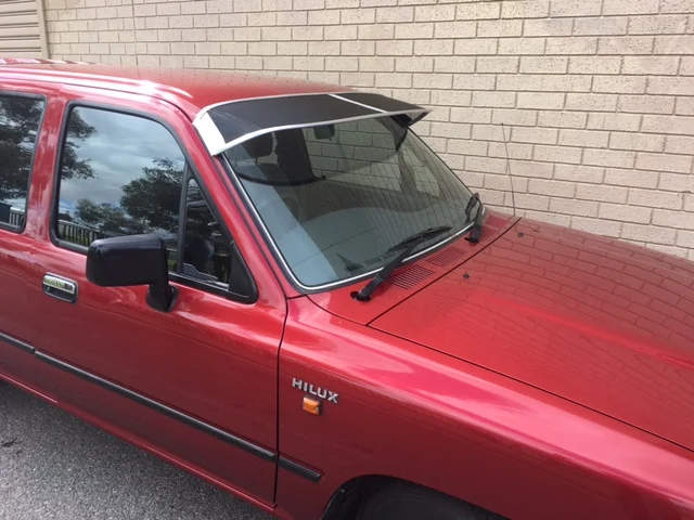 Toyota Hilux 10/88-10/97 Mesh Windscreen Sunvisor - Image 4